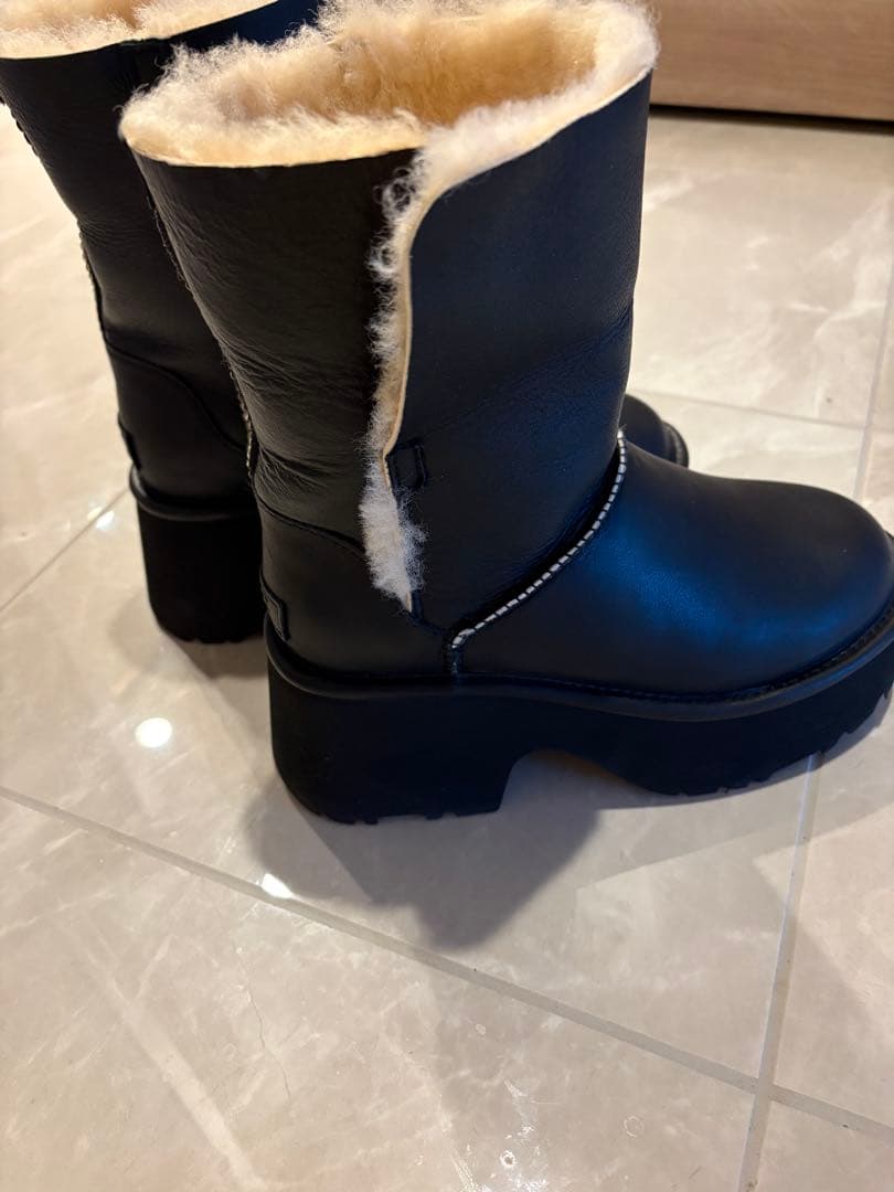 UGG× FRAY I.D W ESMEE LEATHER BOOT 24