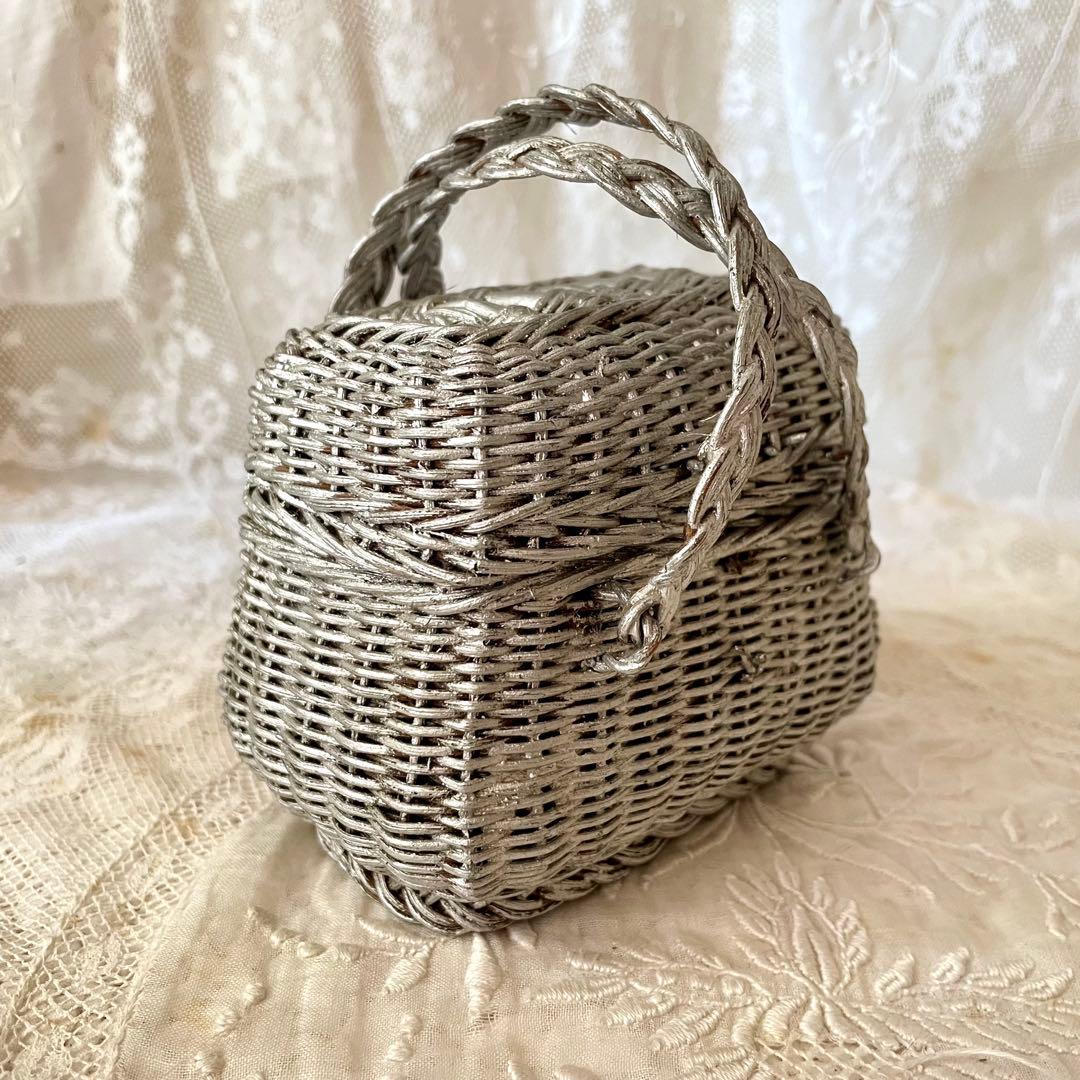 ドールパニエ　銀色　シルバーフランスアンティーク 人形用 ミニカゴ 籠 かご