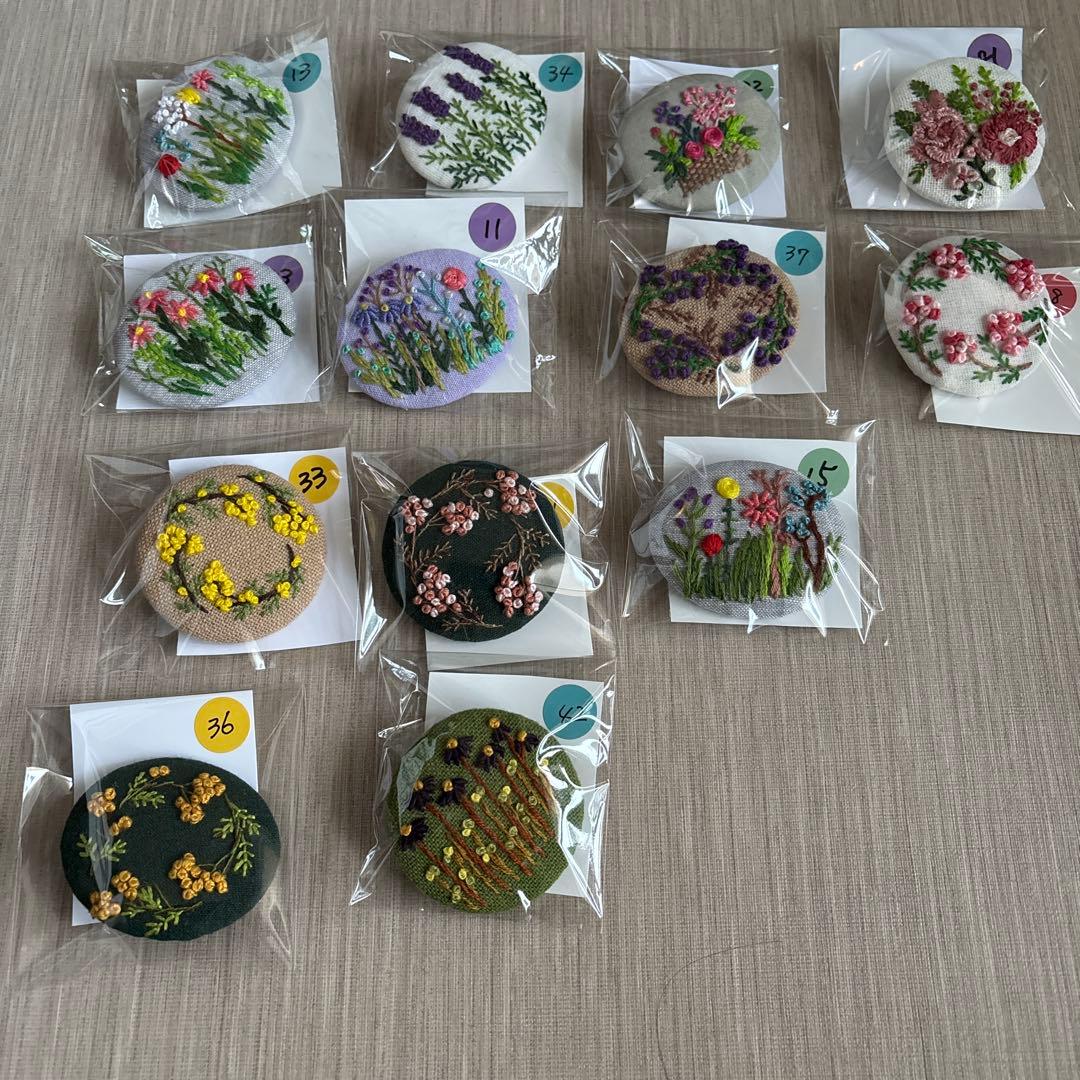 遊花様おまとめ専用ページ　　　　　　　花刺繍ブローチ