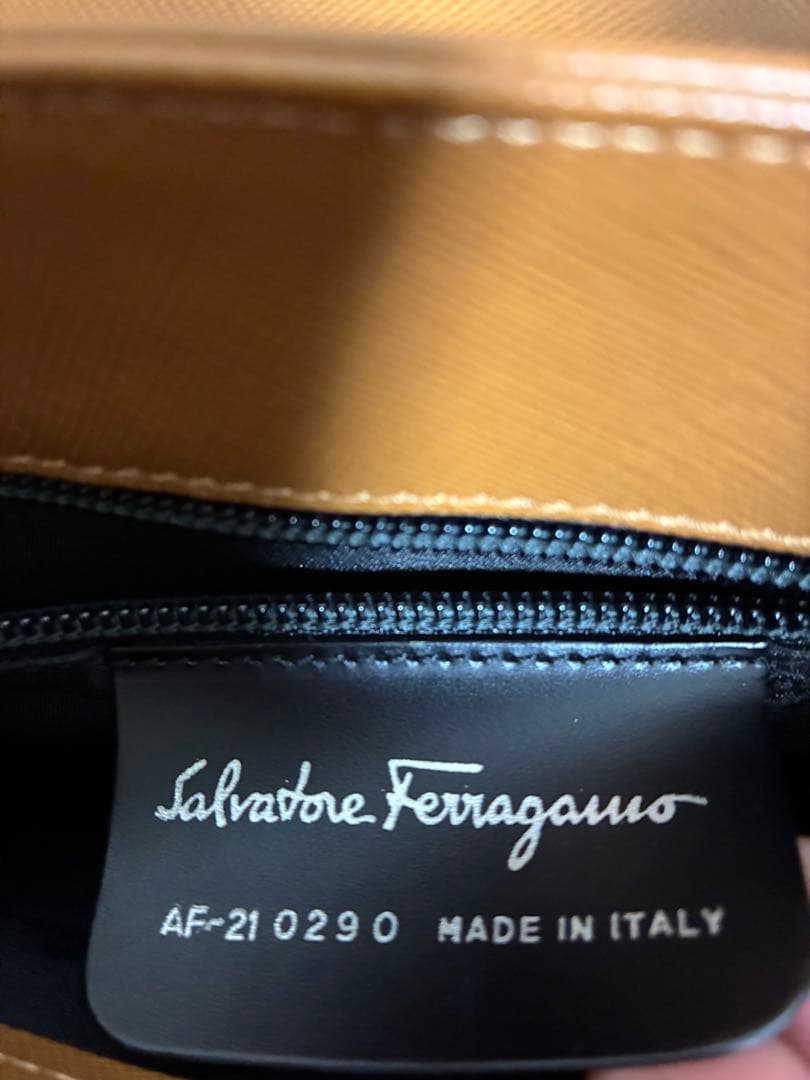 フェラガモ　ガンチーニ　ハンドバッグ