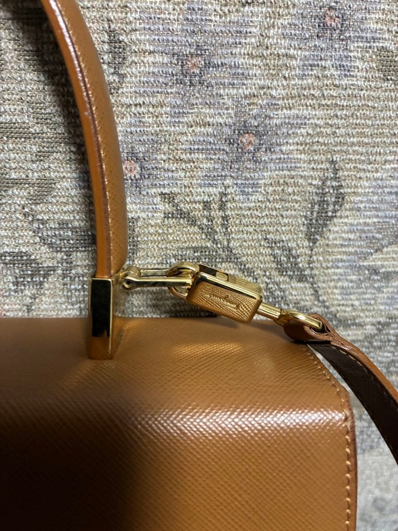 フェラガモ　ガンチーニ　ハンドバッグ