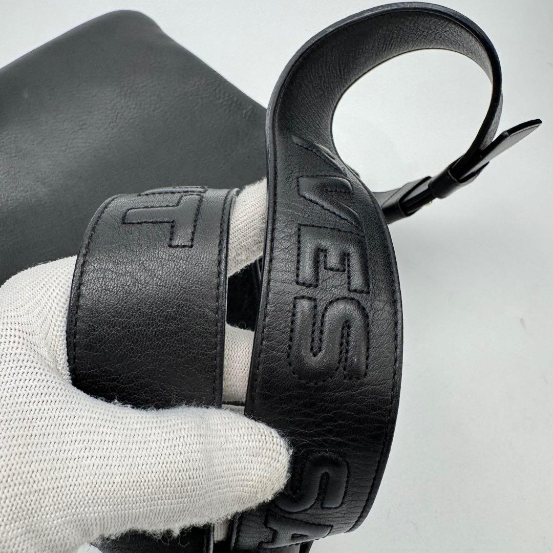 美品 イヴサンローラン レザー エンボスロゴ ショルダーバッグ ボディバッグ 黒