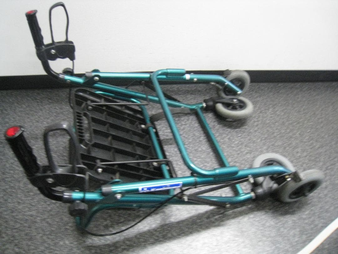 【カワムラサイクル】四輪歩行車 KW20 グリーン バスケット付き