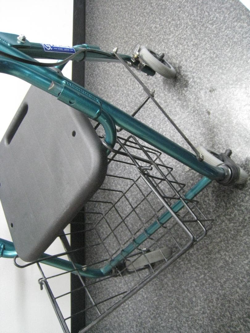 【カワムラサイクル】四輪歩行車 KW20 グリーン バスケット付き