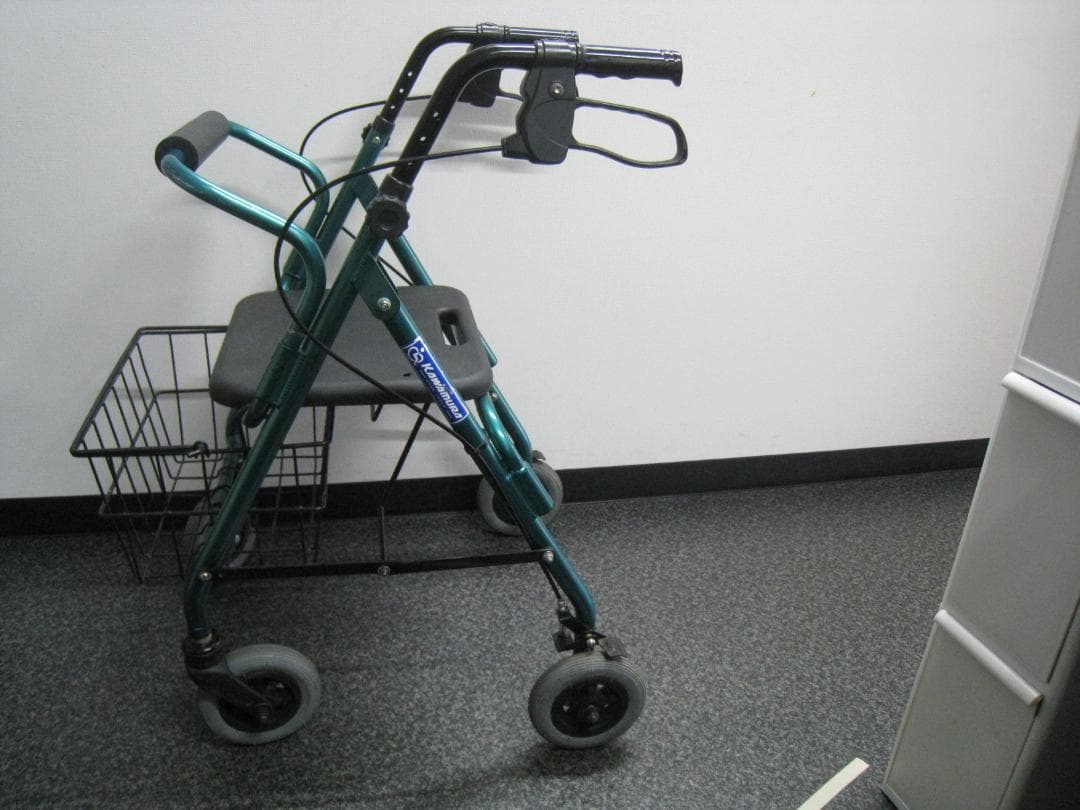 【カワムラサイクル】四輪歩行車 KW20 グリーン バスケット付き