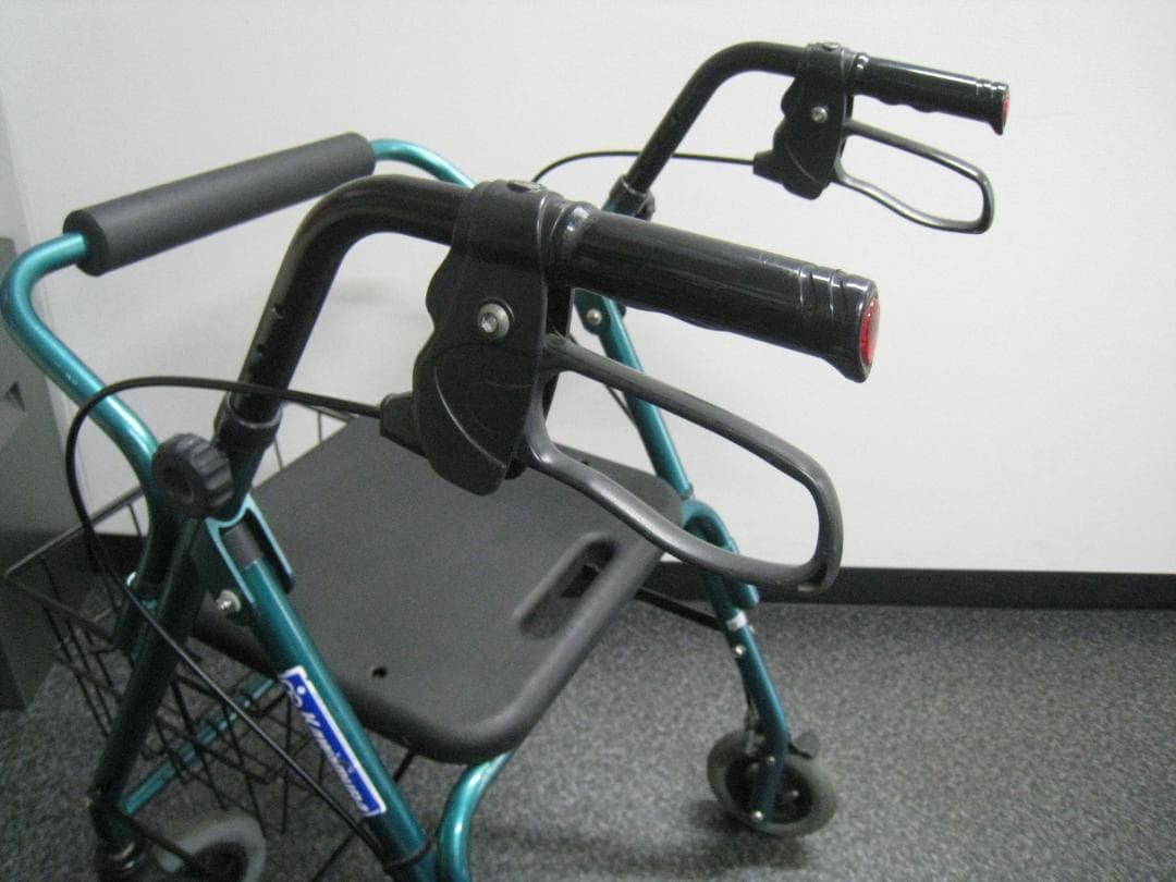 【カワムラサイクル】四輪歩行車 KW20 グリーン バスケット付き