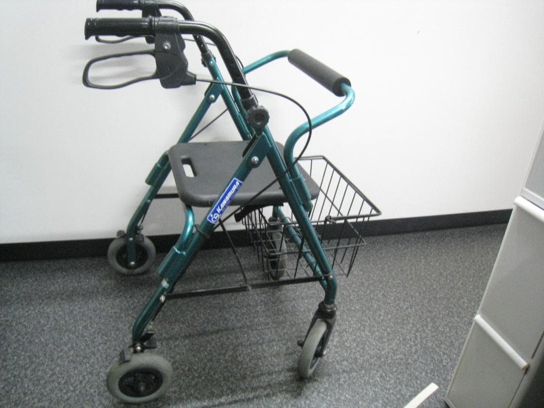 【カワムラサイクル】四輪歩行車 KW20 グリーン バスケット付き