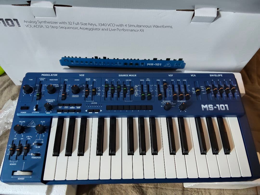 ８*T様 Behringer MS-101 （青）アナログシンセサイザー