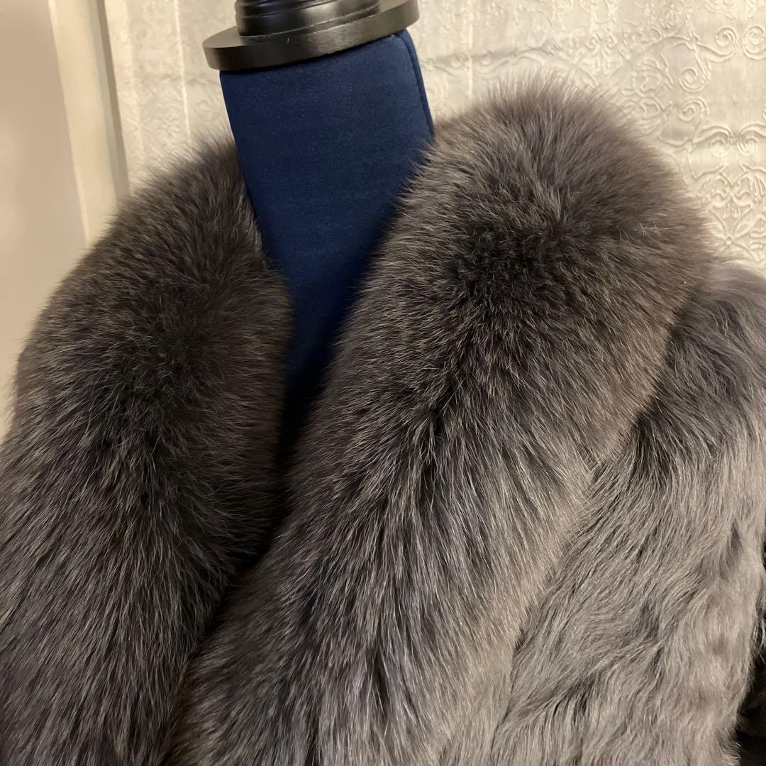 美品　カーリーラム フォックスファーコート ラベンダー系カラー　短丈　防臭抗菌