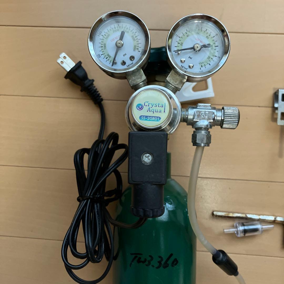 ＣＯ2レギュレターとボンベ