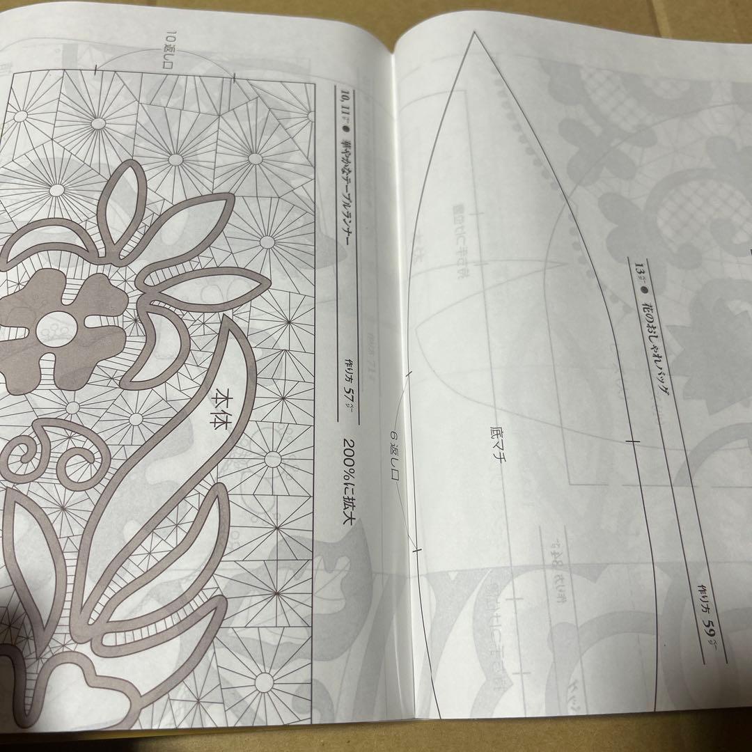 モラアップリケのキルト : レース模様と花を描く　付録の図案型紙付き