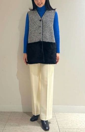 美品　TOMORROWLAND モノトーンロービング ファーペプラムジレ　ベスト