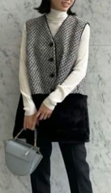 美品　TOMORROWLAND モノトーンロービング ファーペプラムジレ　ベスト