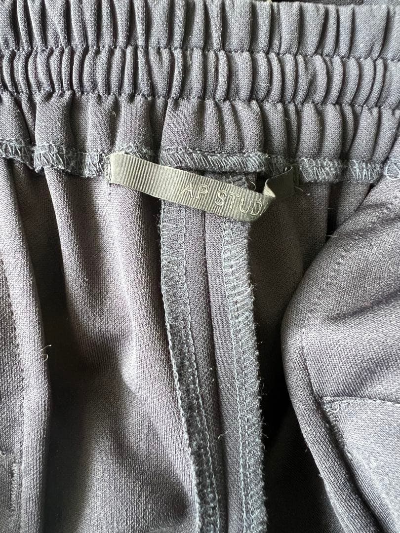 るみ（プロフお読みください） 様　AP STUDIO ネイビートラックパンツ