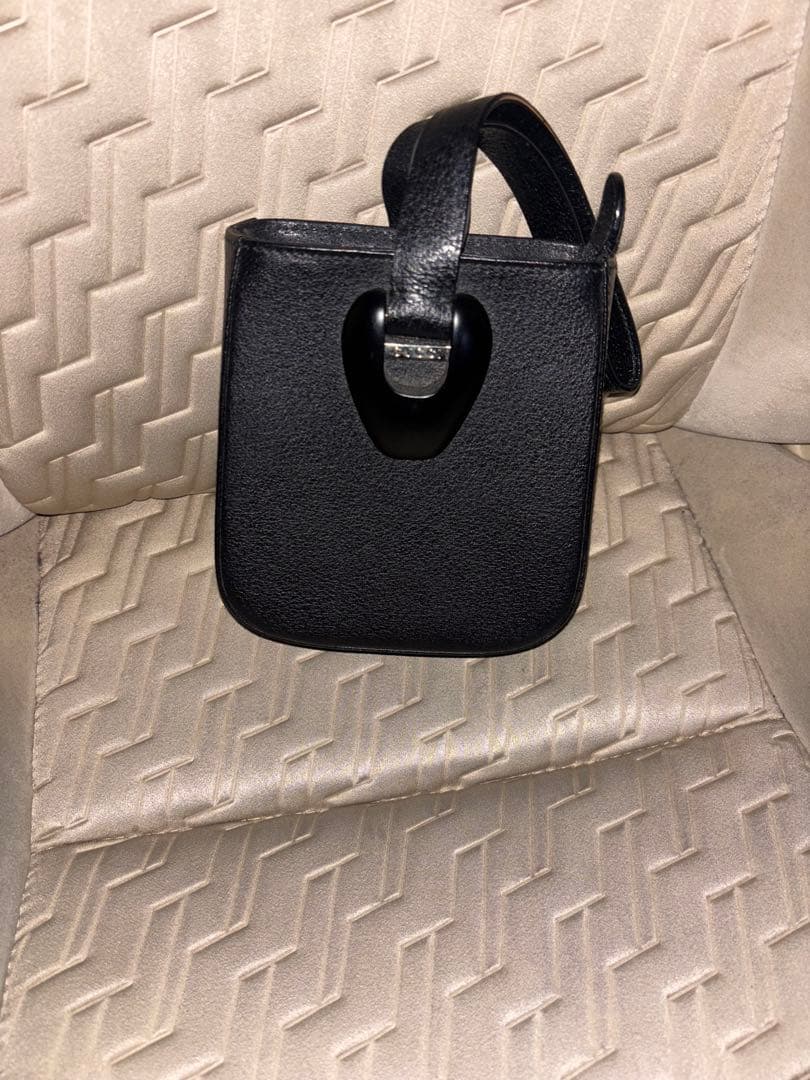 グッチ　ブラックレザーハンドバッグ