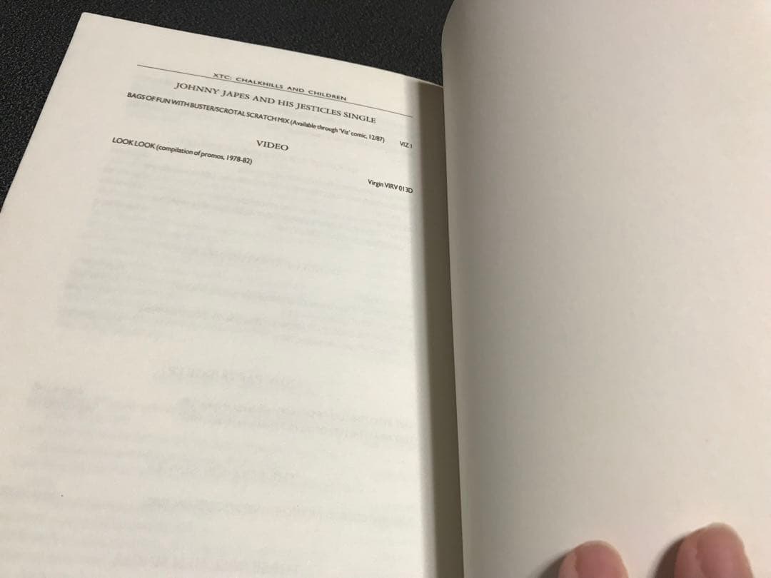 レア洋書　XTC Chalkhills and Children the