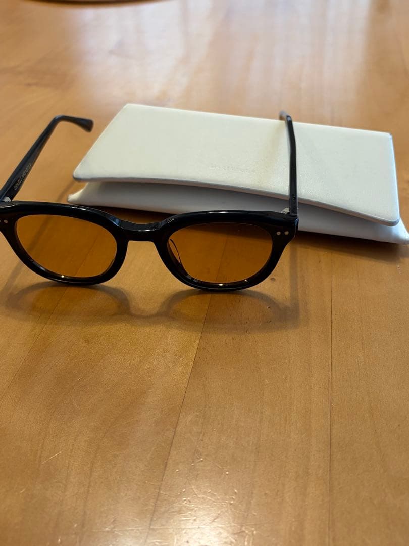 GENTLEMONSTER JADE ケース付き