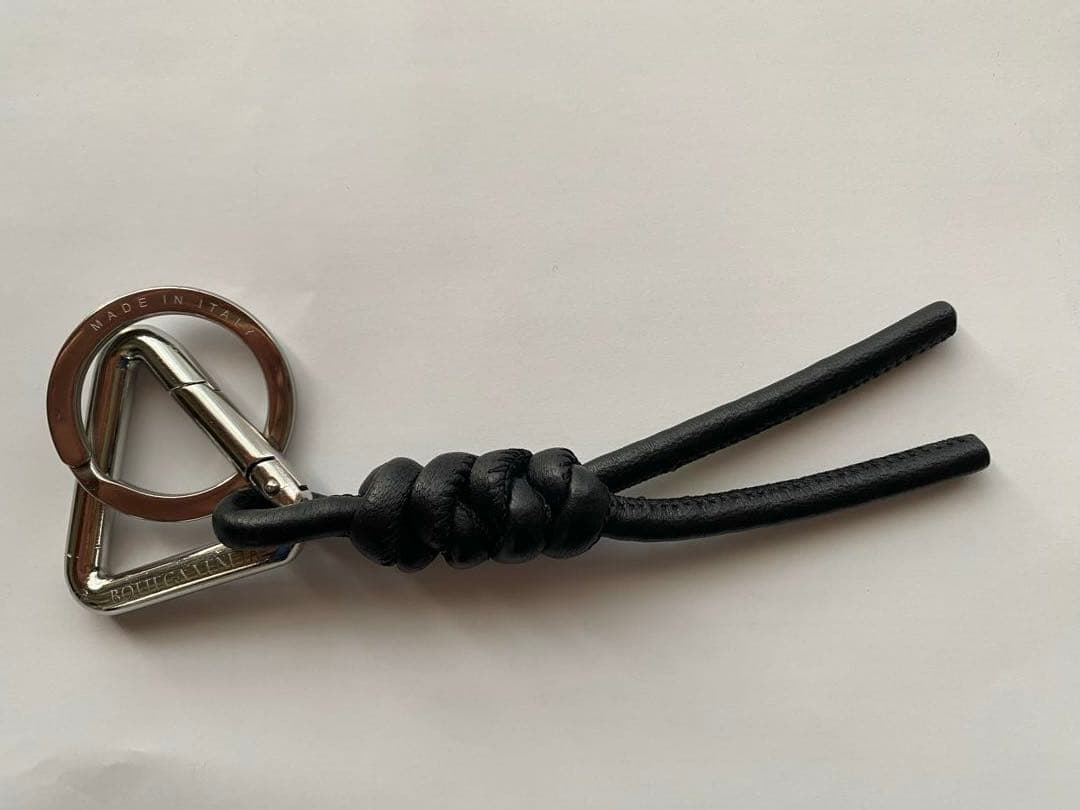 BOTTEGA VENETA ブラックレザー キーリング