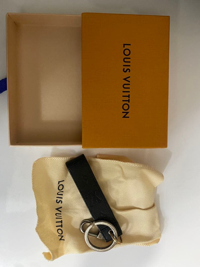 LOUIS VUITTON ブラックレザー キーホルダー