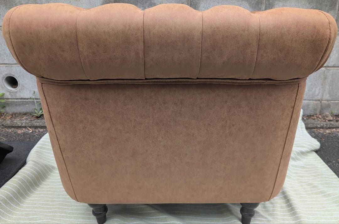 VINCENT PUレザーコンパクトチェスターフィールドシングルソファ　①