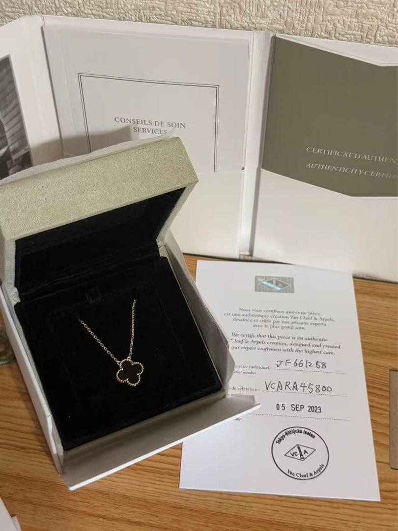 Van Cleef & Arpels クローバーペンダント