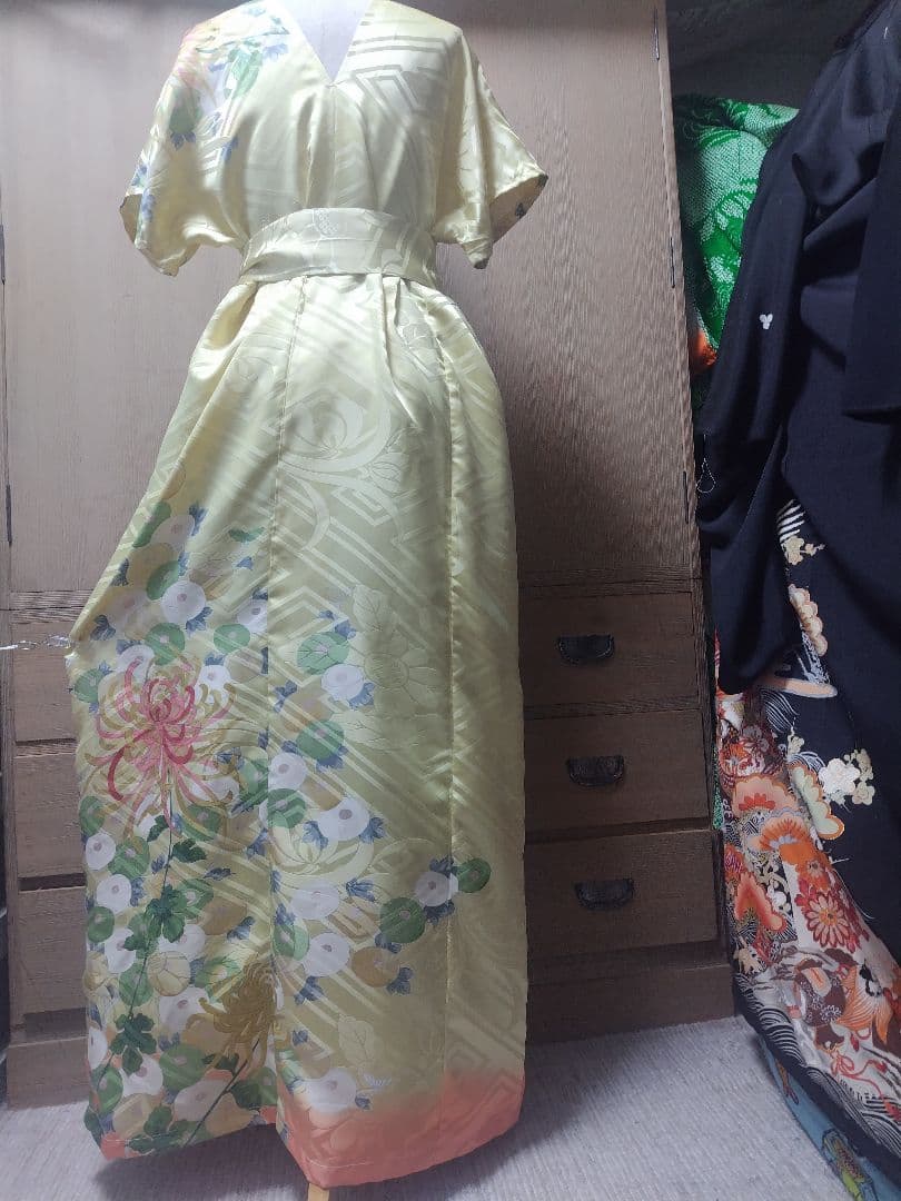 orihime振袖絹ストール付きリメイクワンピースです。