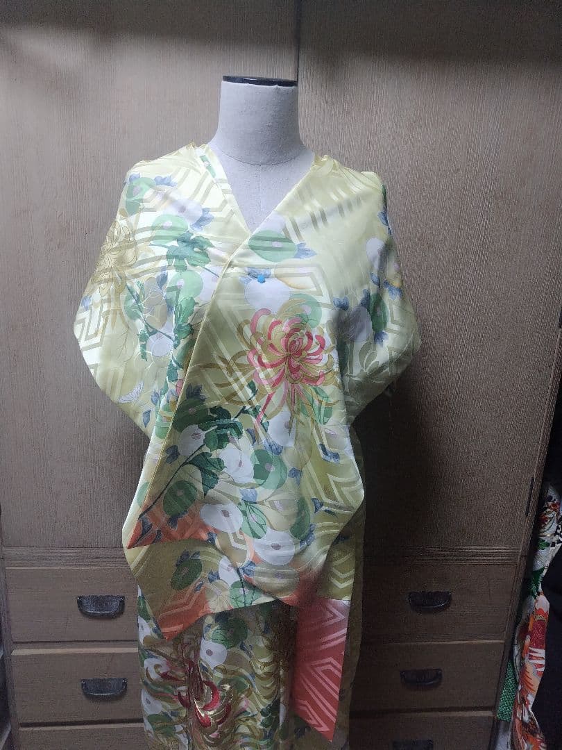 orihime振袖絹ストール付きリメイクワンピースです。