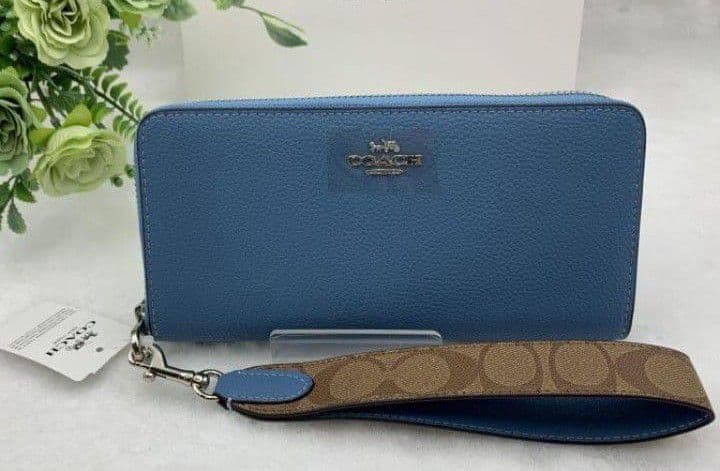 新品未使用コーチ長財布ブルーロングジップストラップ付レディースメンズ送料無料