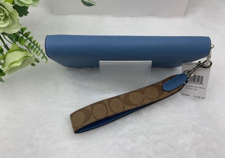 新品未使用コーチ長財布ブルーロングジップストラップ付レディースメンズ送料無料