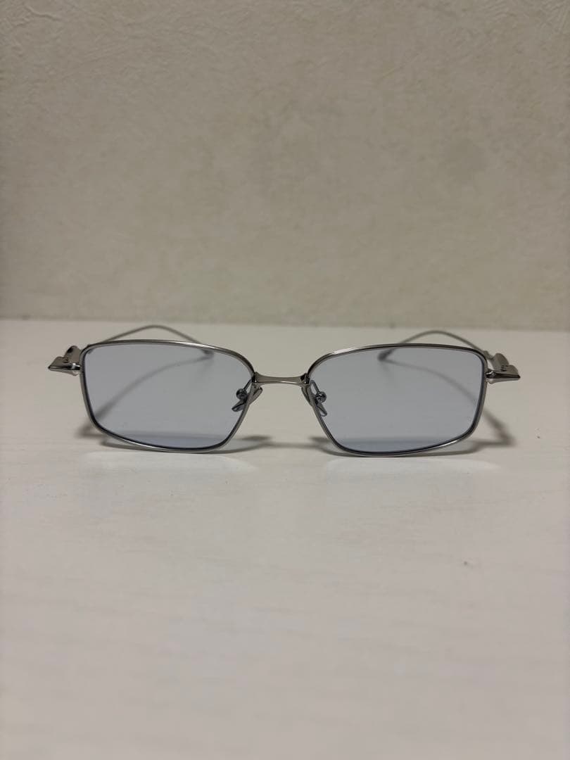 付属品有 gentle monster Atomic02 BLUE