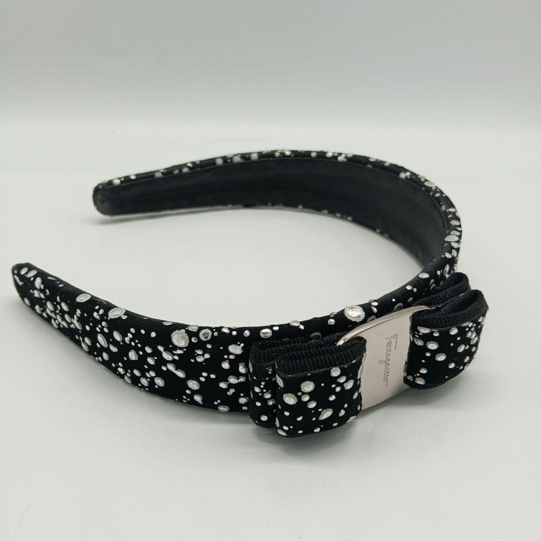 KM067 サルバトーレフェラガモ 美品 ヴァラリボン カチューシャ 髪留め