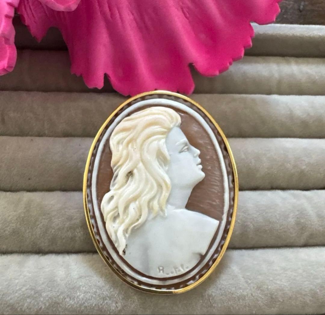 カメオブローチ 女性の横顔　作家名入り