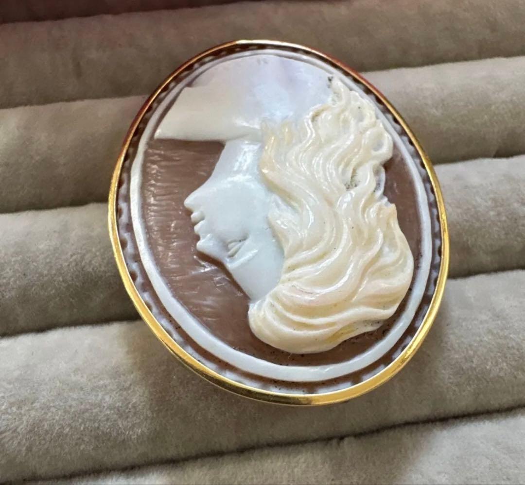 カメオブローチ 女性の横顔　作家名入り