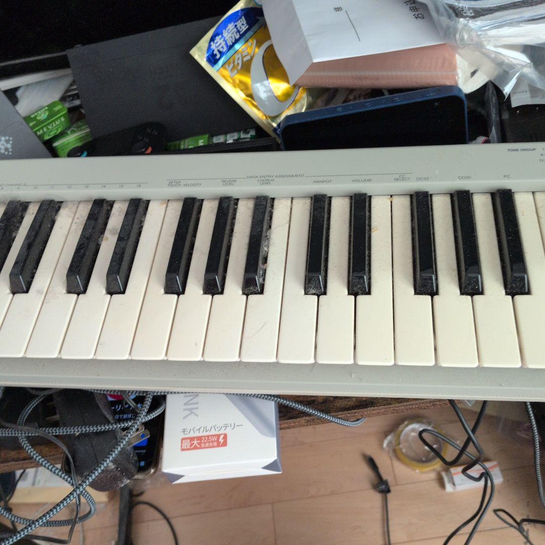 61鍵盤 ホワイト・ブラック キーボード