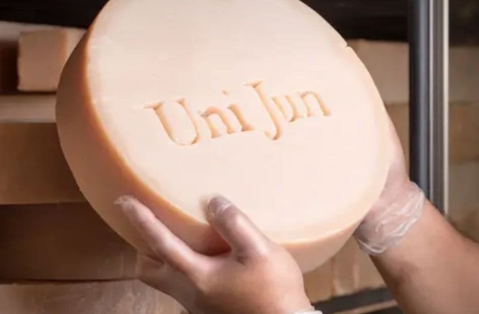 Uni Jun 馬油シルク石鹸 (3〜4年熟成)1個