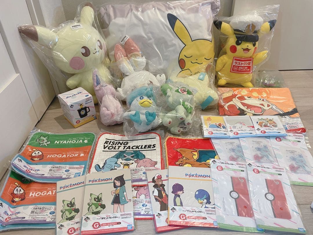 ポケモン　ぬいぐるみ　マスコット　まくら　シール　ノート　まとめ売り