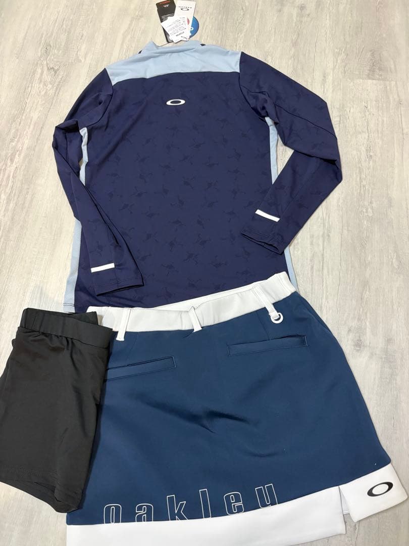 Lサイズ　新品OAKLEY オークリーゴルフセットアップ モックネック＆スカート