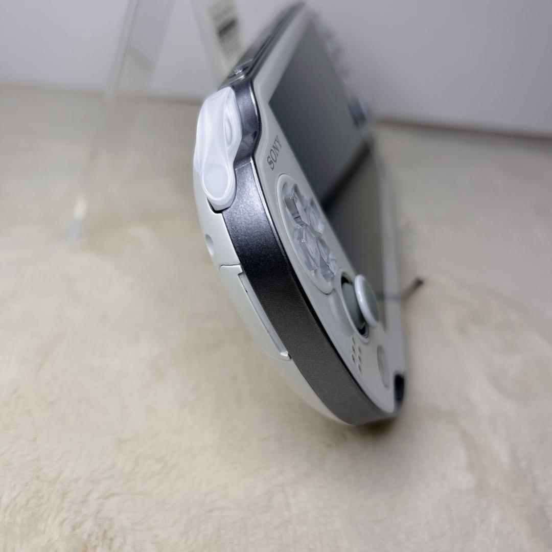 【極美品】希少色 PSVITA PCH-1100 クリスタル・ホワイト