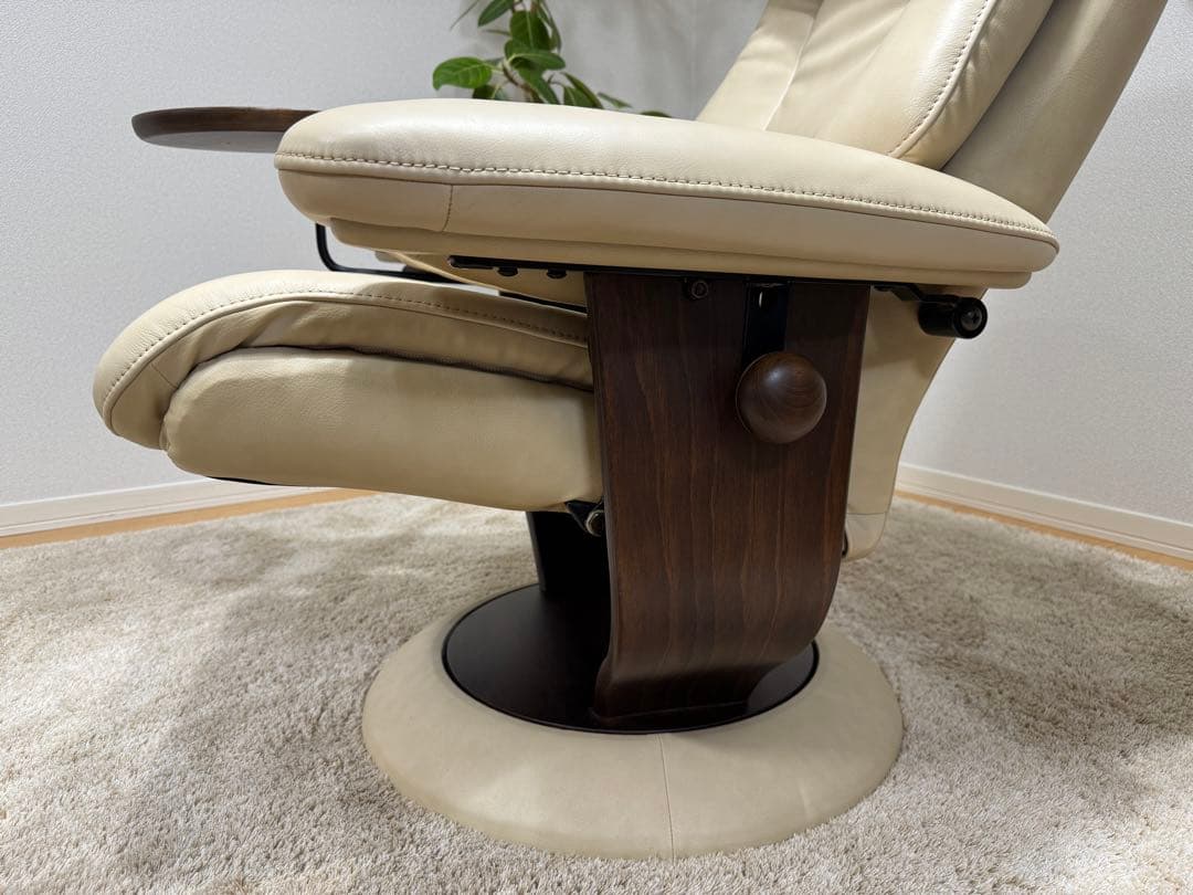 カリモク家具 約47万 本革 ザファースト リクライニングチェア オットマン付