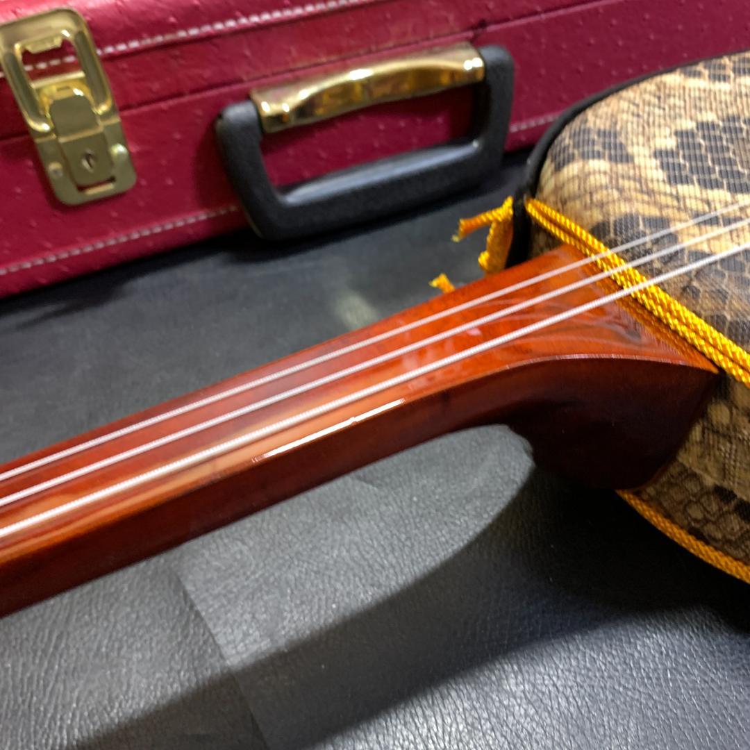 三味線 蛇皮線 木製 赤いケース付き