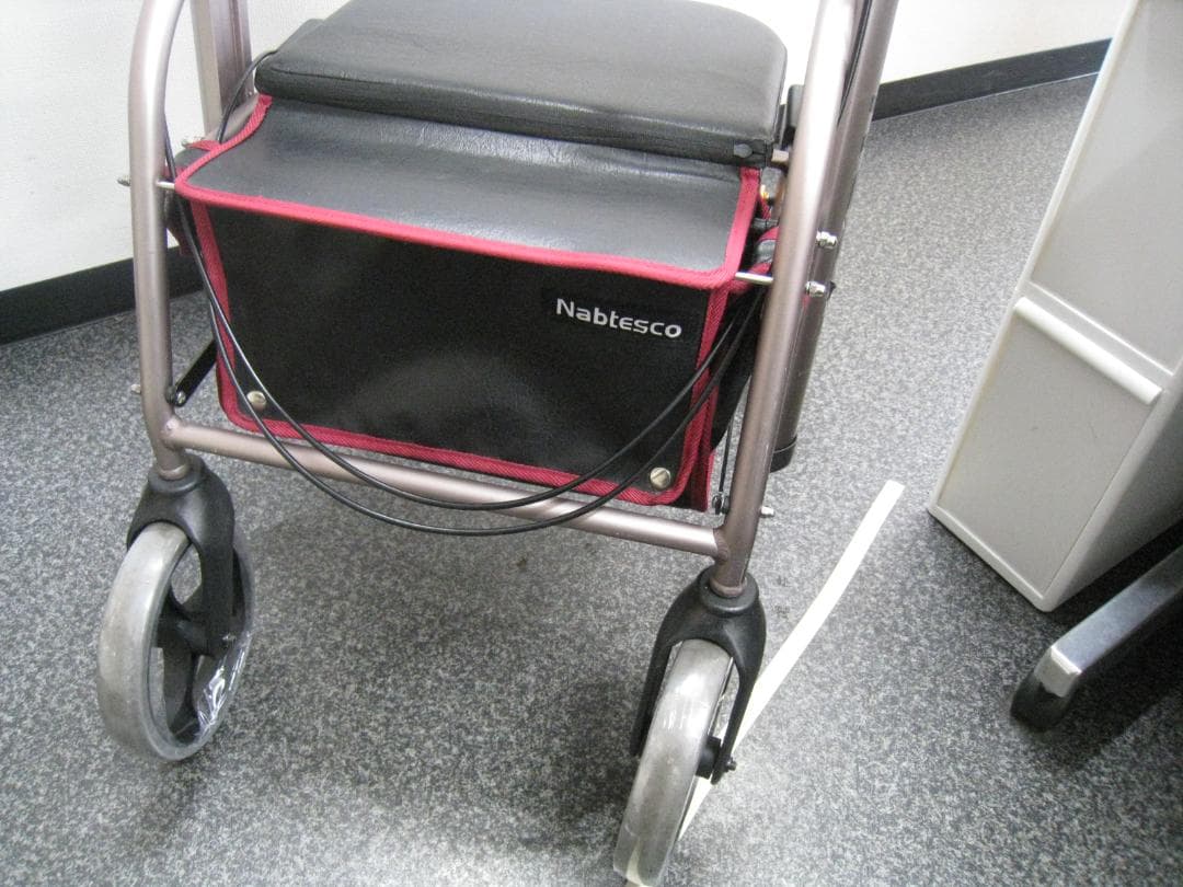 【送料無料】ナブテスコ 前腕支持型歩行車 REHAMO コンパル抑速ブレーキ ②