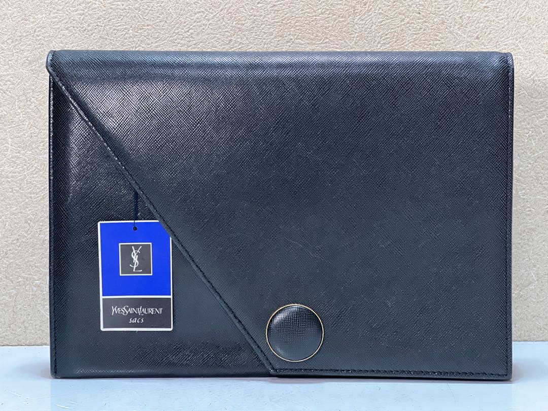 イヴ・サンローランのブラックレザークラッチバッグ