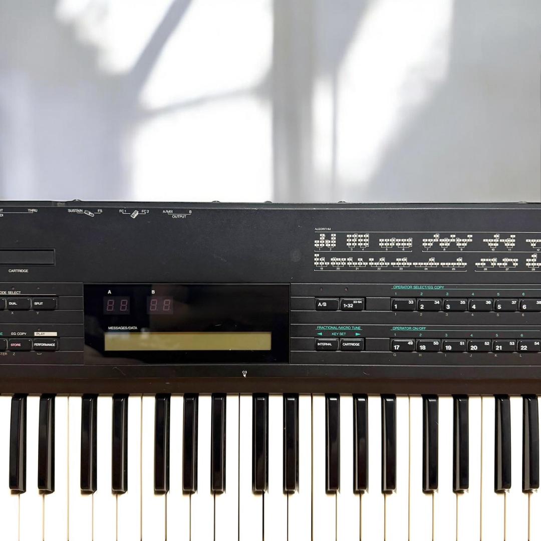 ☆良品 ヤマハ DX7II FD シンセイサイザー 2系列 FM音源