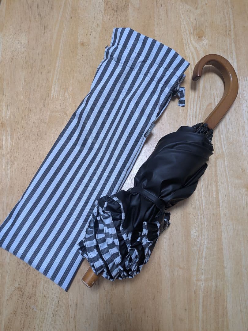 【中古】SUN BARRIER 100 日傘 白黒ストライプ フリル付き