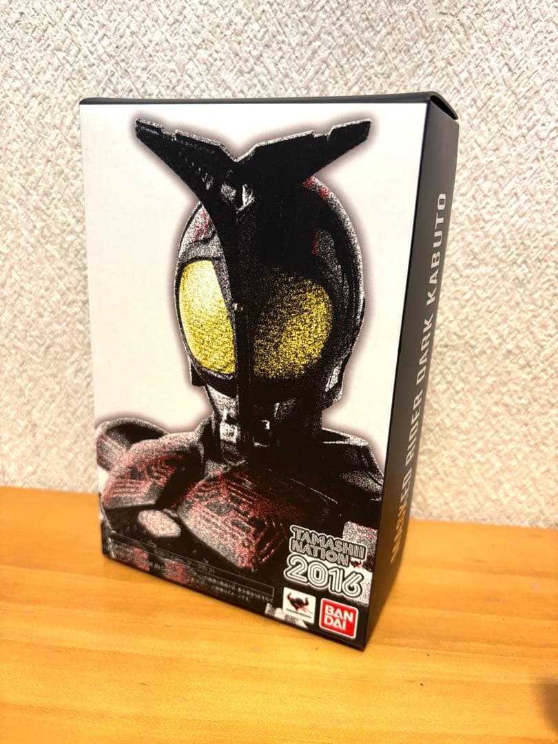 SHフィギュアーツ 真骨彫 仮面ライダーダークカブト　バンダイ