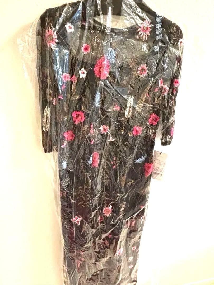 期間限定割引！新品未使用★花柄刺繍ドレス