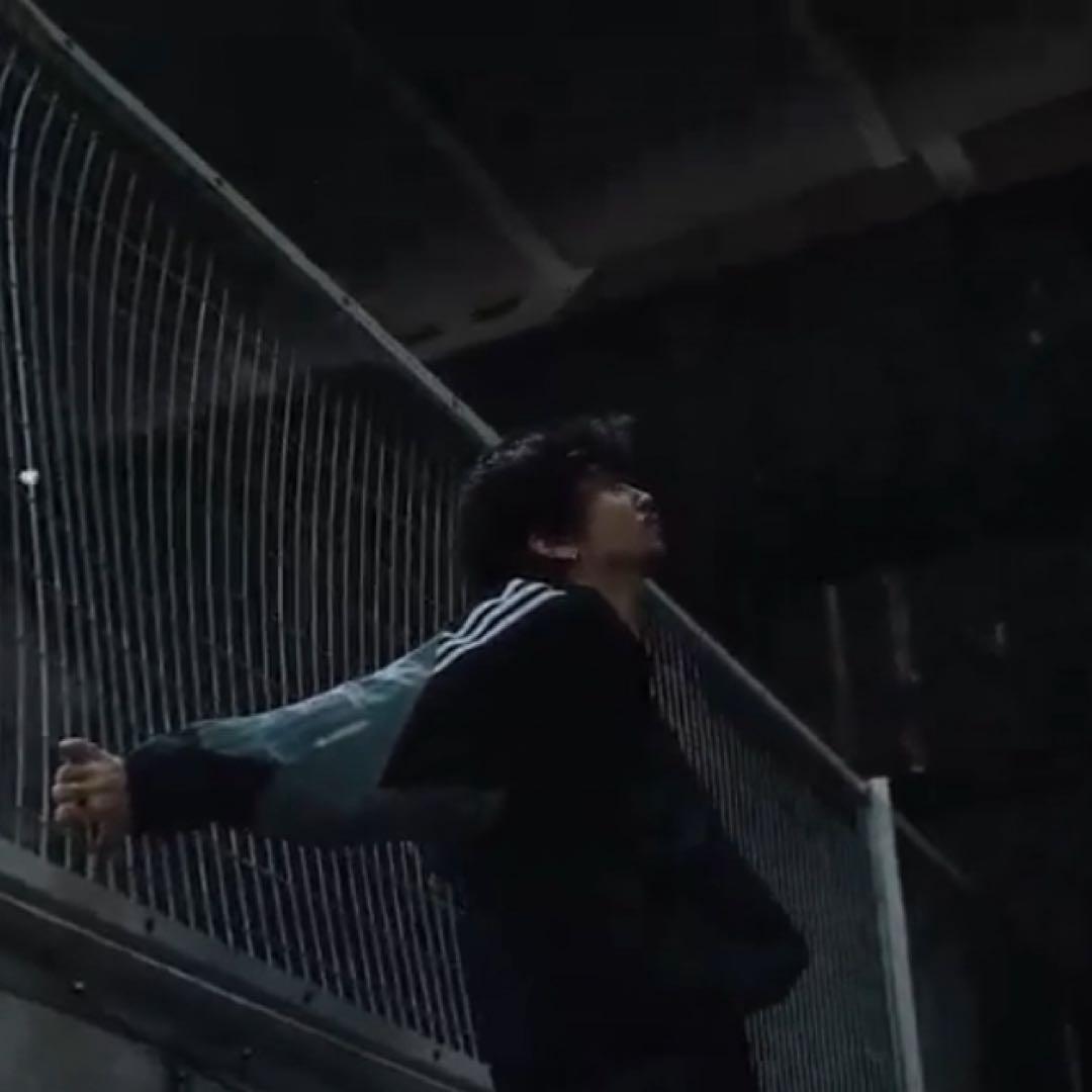 本日限定価格 常田大希着用　アディダスオリジナルス　ライトニングトラックトップ