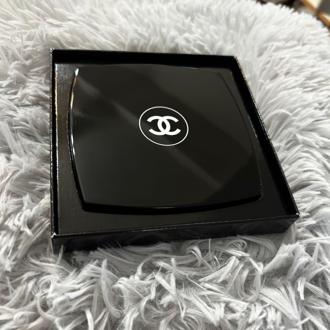 シャネルクリスマスコフレ2025 レ ヌフ オンブル コメット849(未使用品)