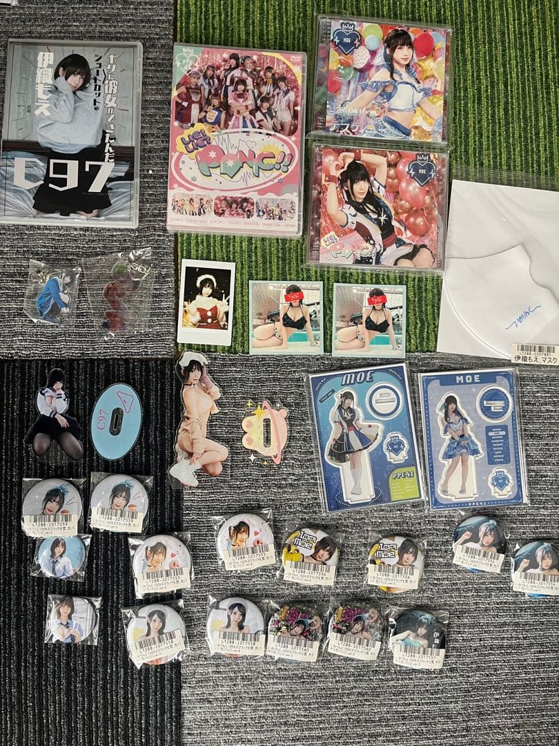 C*y様 【希少品多数⭐︎推し活引退】伊織もえさん　写真集　グッズ他