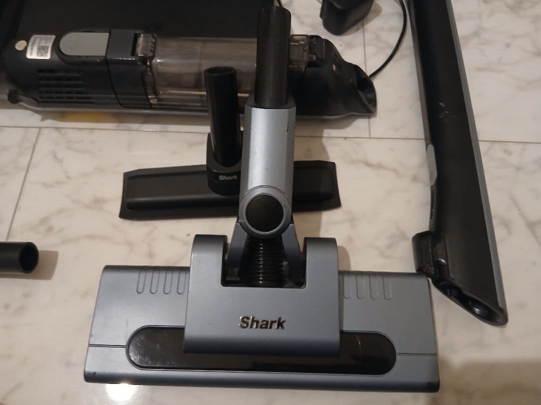 s*4様 Shark CS200JLB コードレス掃除機 自立式充電 スタンド付